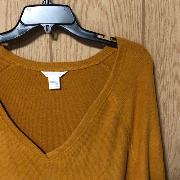 ☘️NWOT Caslon Long Sleeve Deep V Sweater - Picture 2 of 6